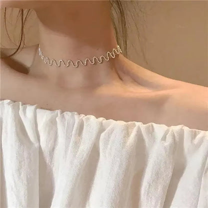 Silver Horizon Triangle Pendant Necklace – Where Minimalism Meets Modern Muse